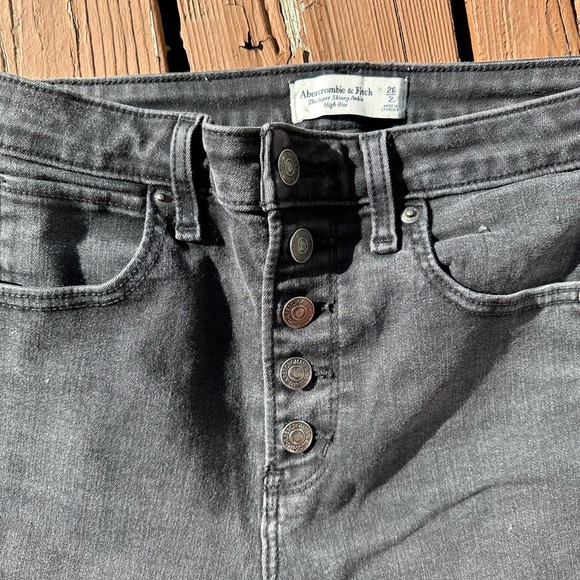 A&F Curve Love Jeans - Picture 5 of 8